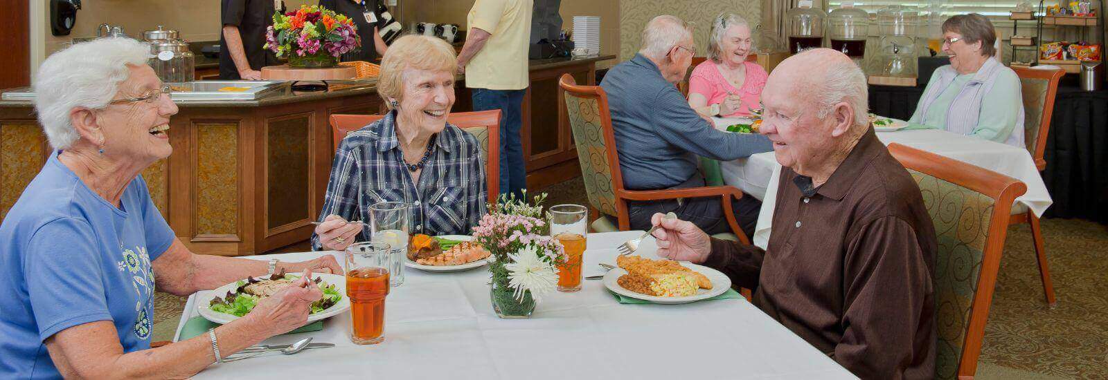 residents dining at asbury place maryville
