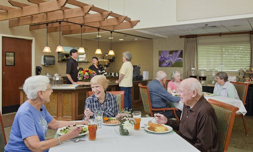 residents dining together at maryville