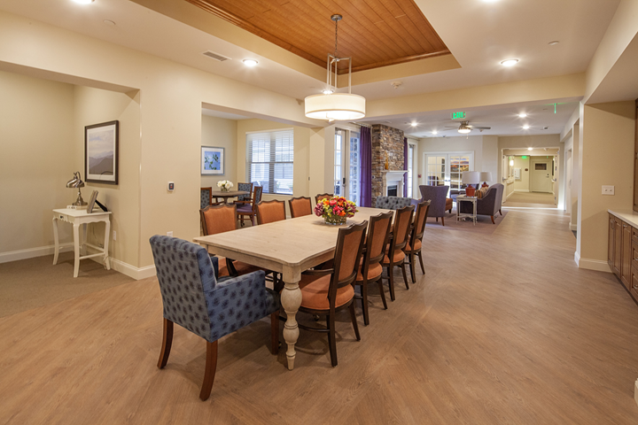 dining area at alpine memory care asbury place maryville